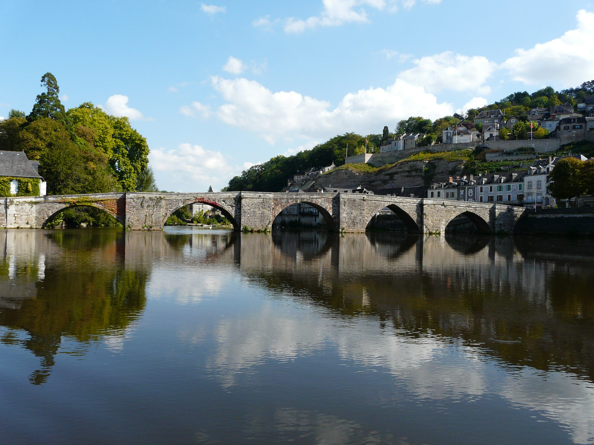 Terrasson-Lavilledieu (Photo license: CC BY-SA 3.0)